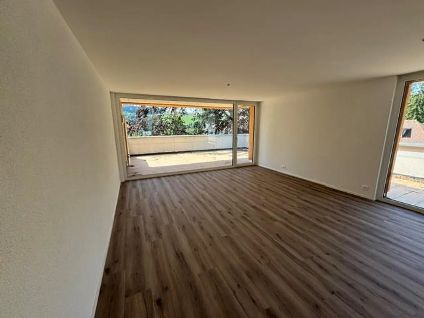 Charmante appartement en attique de 3,5 pièces à Huttwil, grand balcon, nouvelle construction première occupation - Photo 1 sur 13