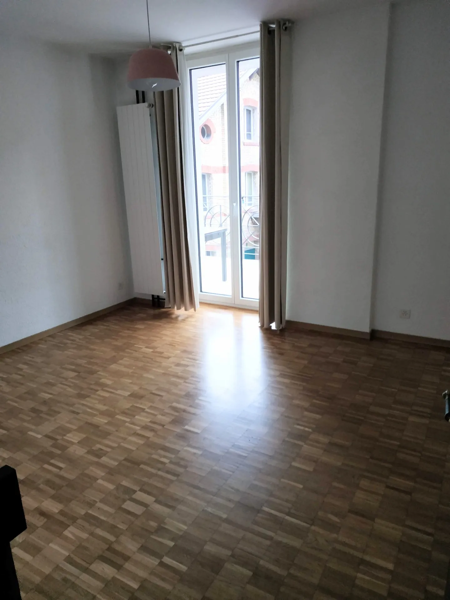 Charming 2.5-room apartment in the heart of Zurich - Photo 3 of 11