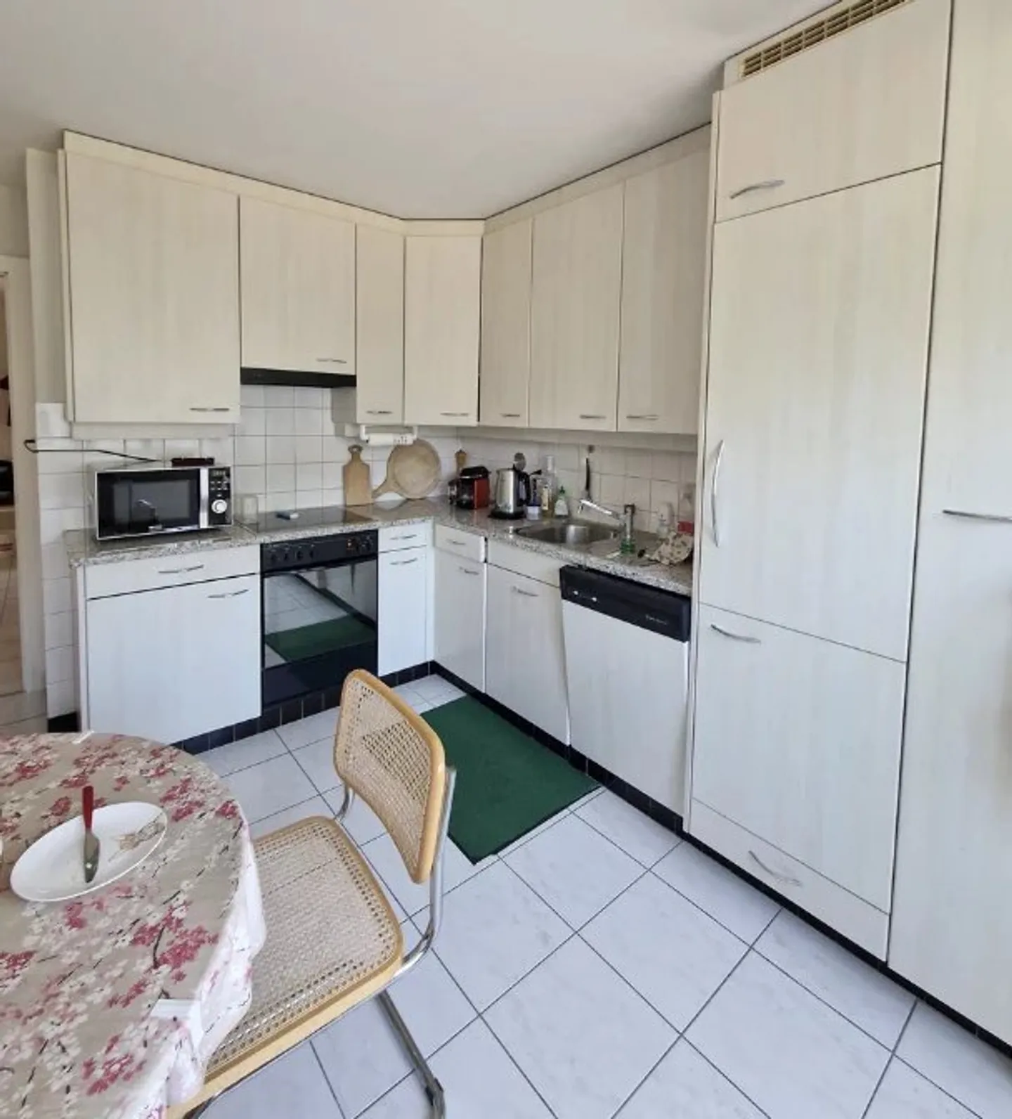 Spacious and bright 3.5-room apartment in the heart of Sion - Photo 2 of 9