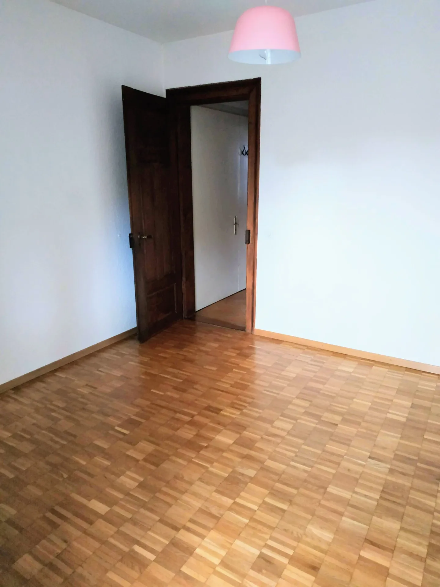 Charming 2.5-room apartment in the heart of Zurich - Photo 4 of 11