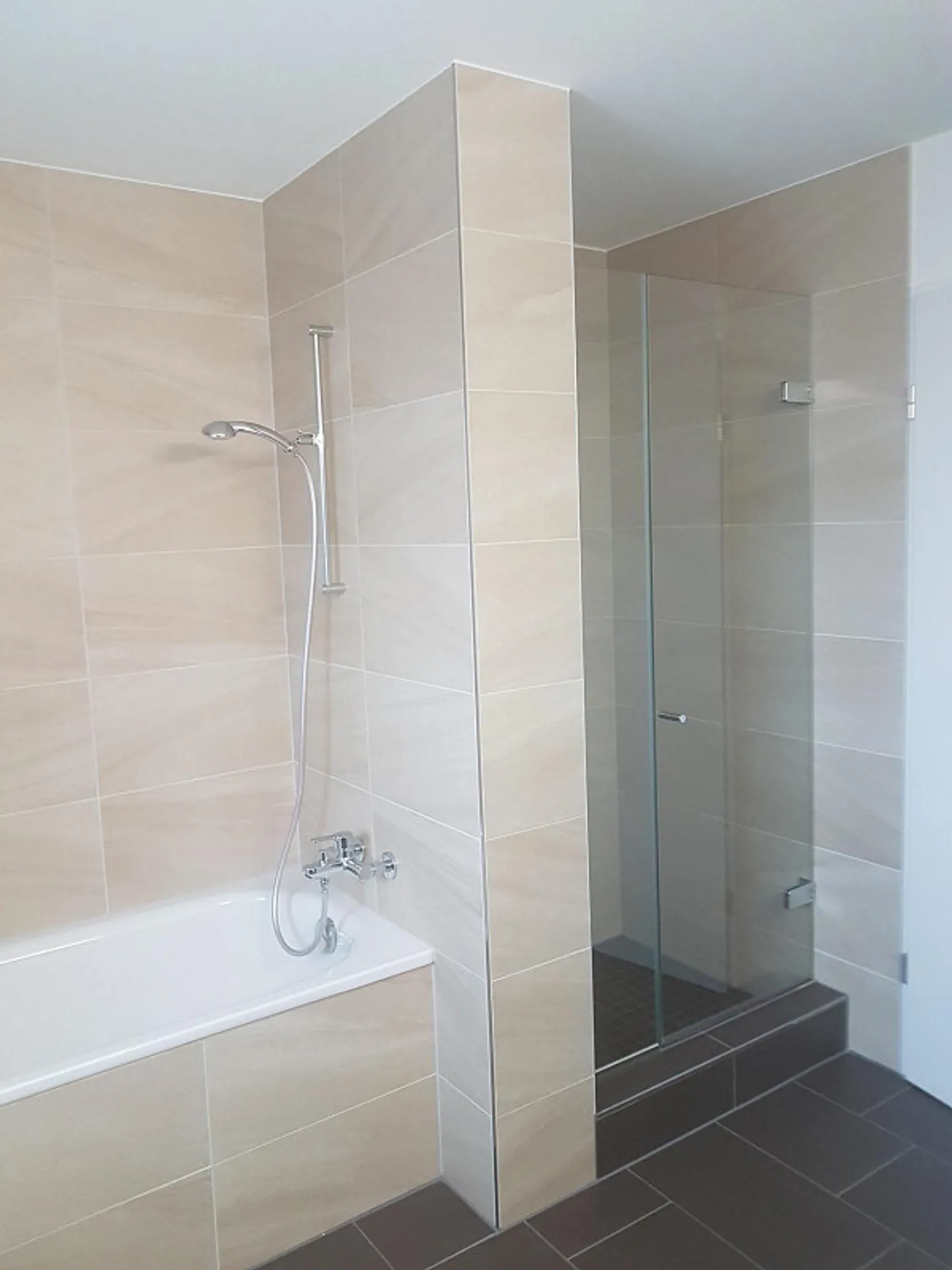 3.5 room apartment with large balcony and great views - Photo 7 of 11