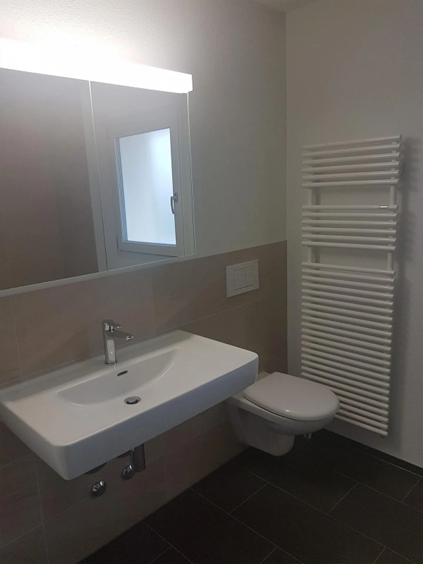 3.5 room apartment with large balcony and great views - Photo 8 of 11