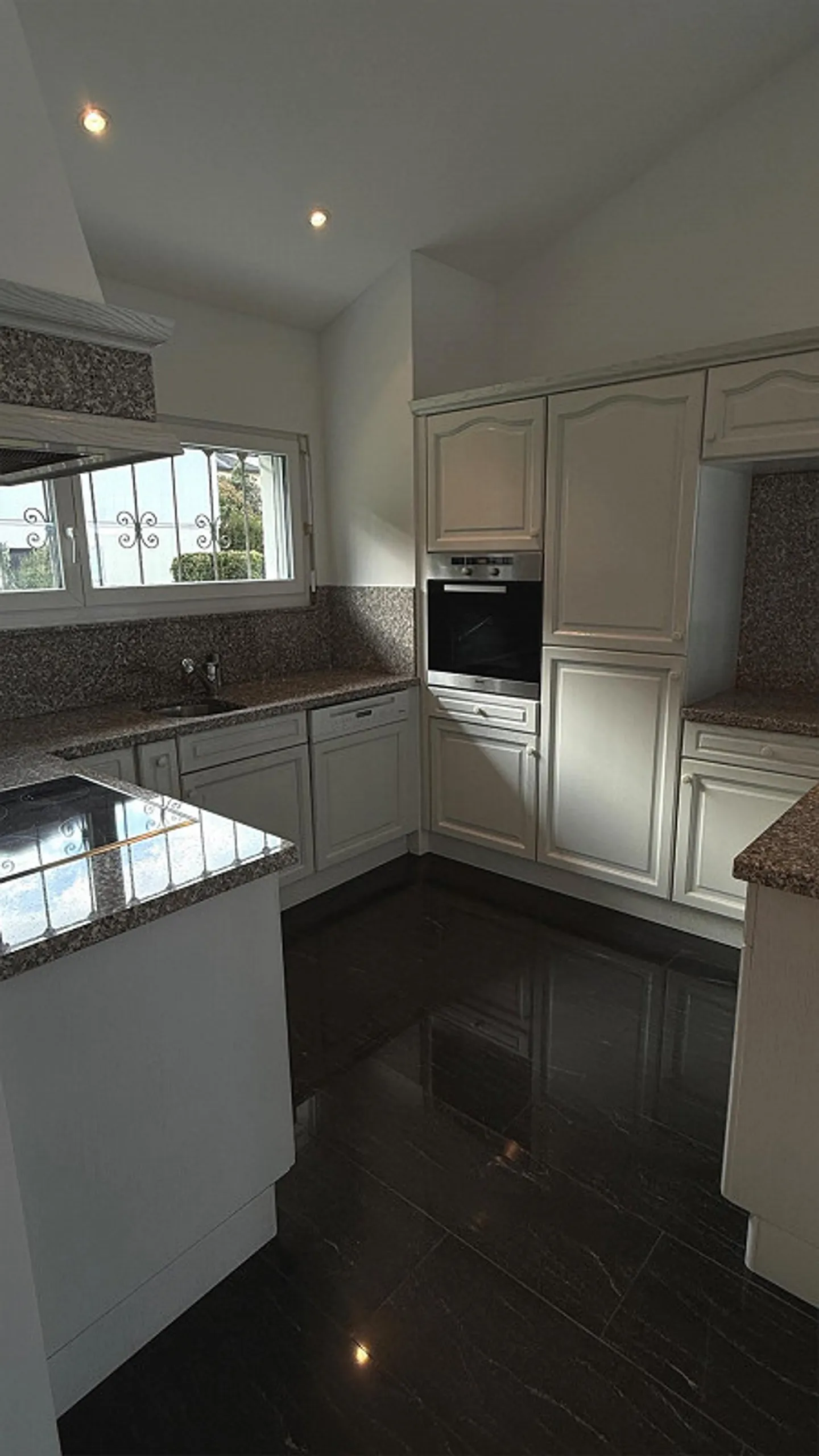 Bella casa unifamiliare con vista spettacolare in una posizione soleggiata - Foto 18 di 19