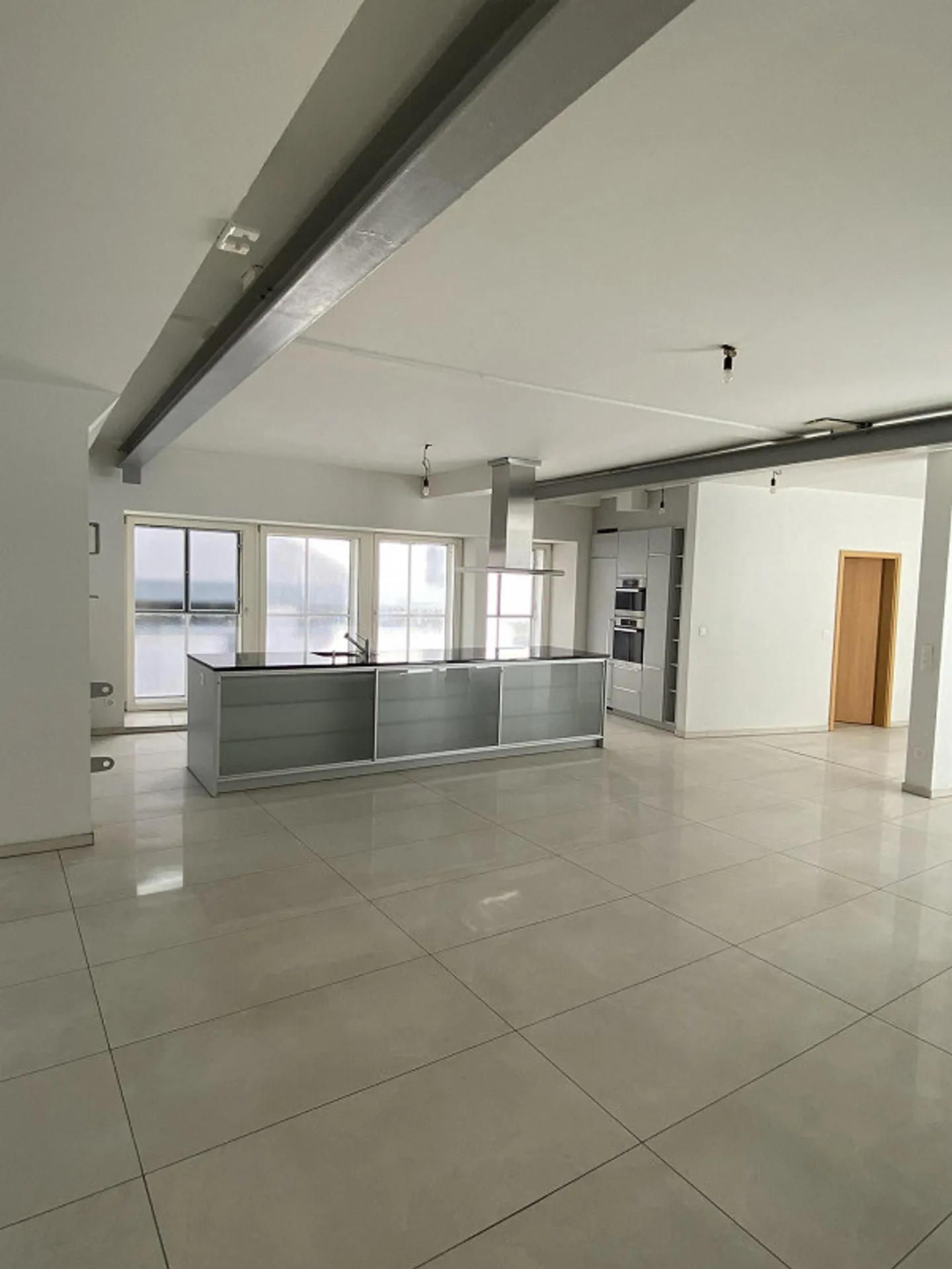 Loft au cœur de la vieille ville de Schaffhouse - Photo 4 sur 11