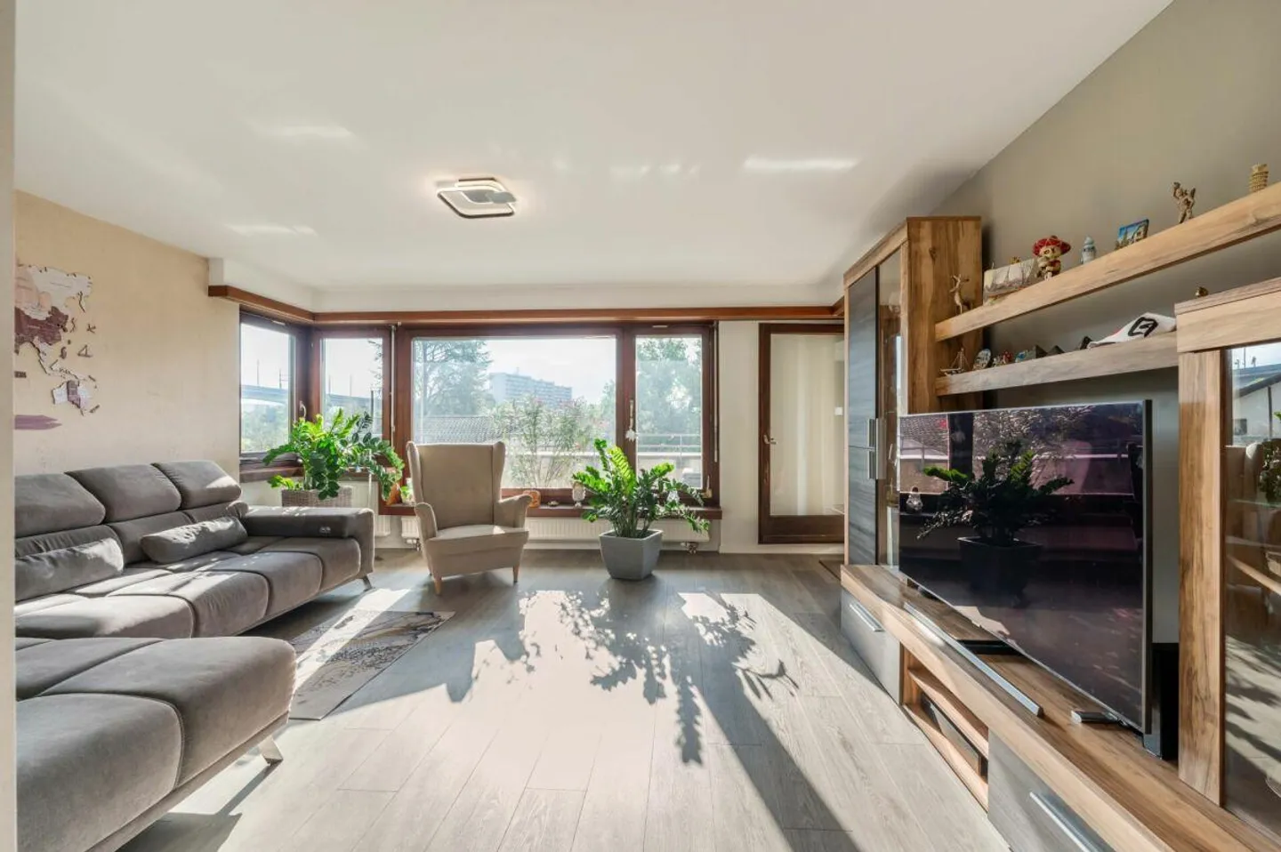 Grosszügige, sonnenverwöhnte 5.5-Zimmer-Terrassenwohnung mit herrlichem Aareblick - Foto 2 von 17