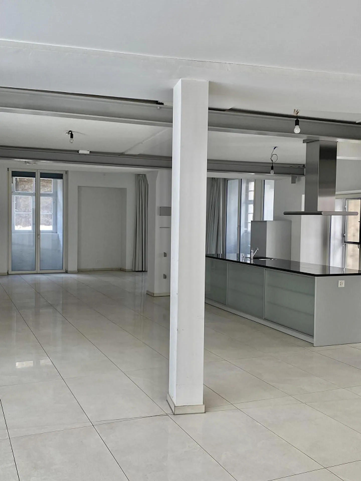 Loft au cœur de la vieille ville de Schaffhouse - Photo 2 sur 11