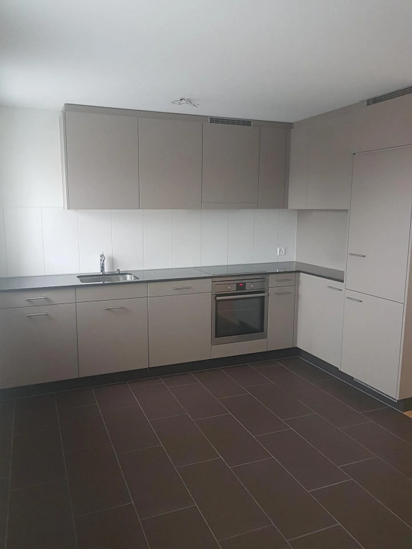 3.5 room apartment with large balcony and great views - Photo 2 of 11