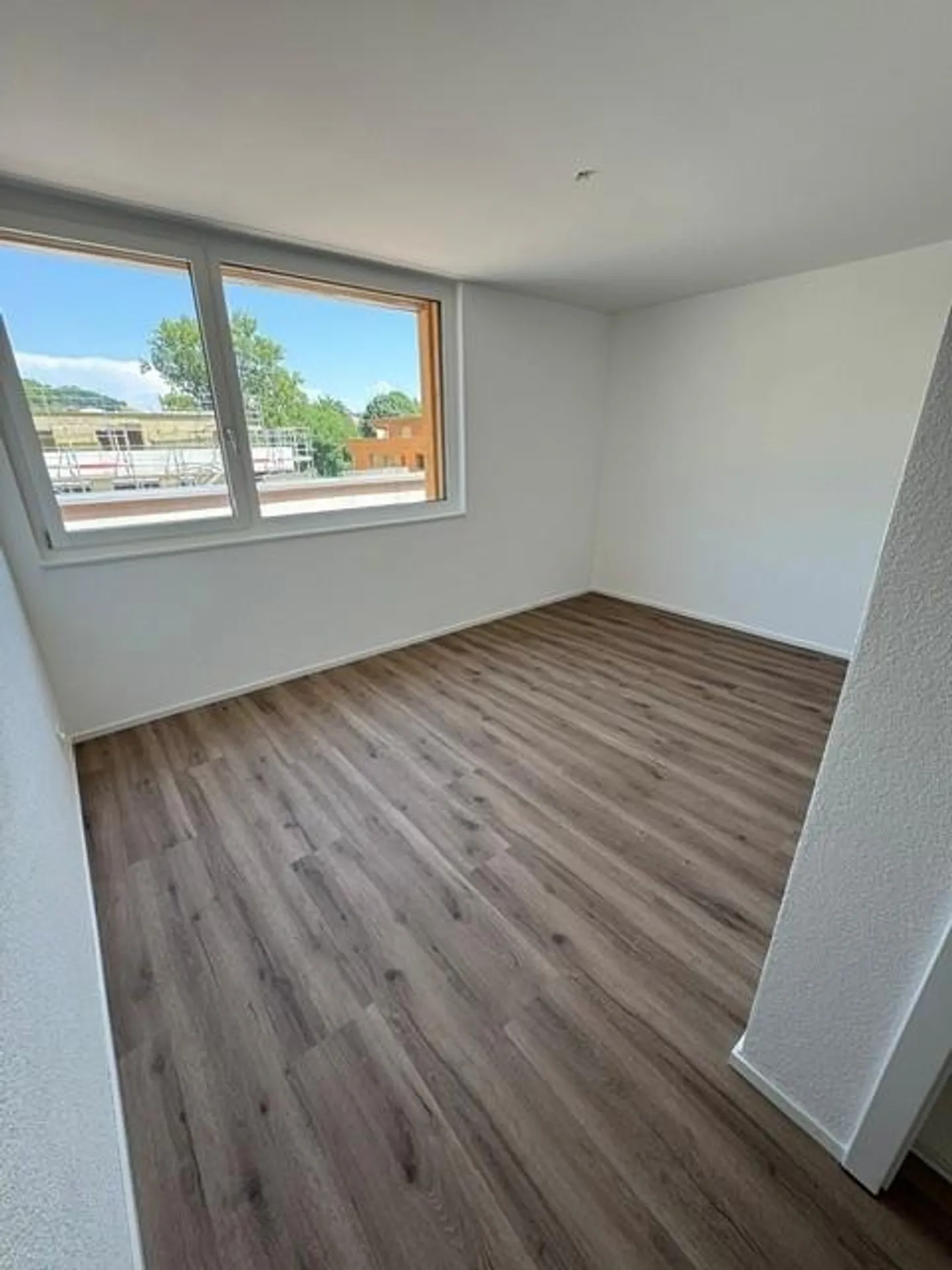 Charmante appartement en attique de 3,5 pièces à Huttwil, grand balcon, nouvelle construction première occupation - Photo 11 sur 13