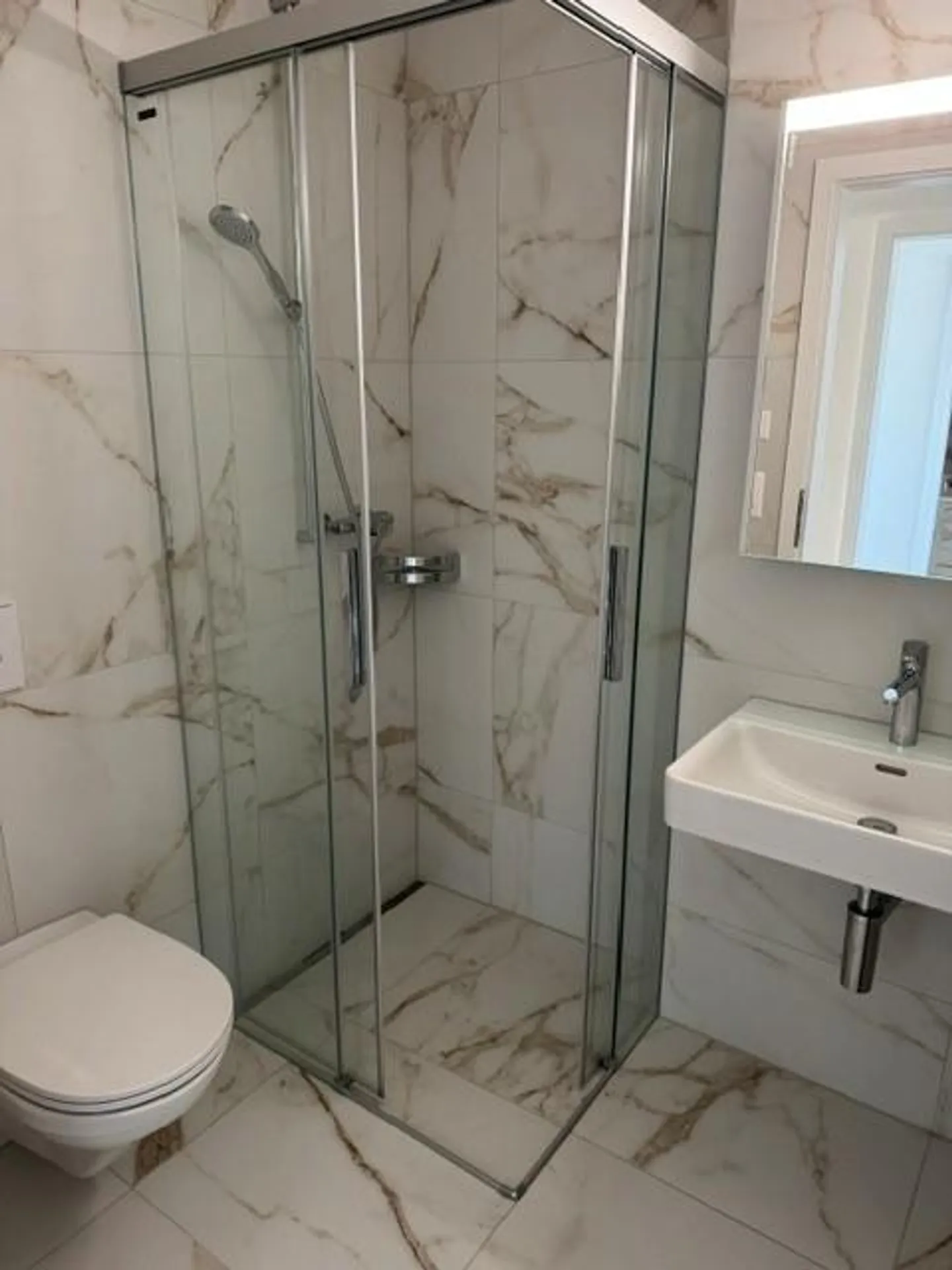 Charmante appartement en attique de 3,5 pièces à Huttwil, grand balcon, nouvelle construction première occupation - Photo 13 sur 13