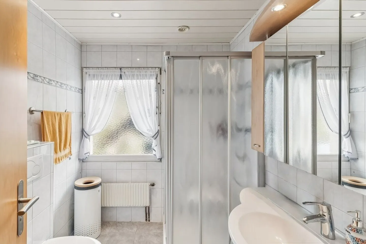 Wonderful Family Paradise with Garden Idyl and Pool - Photo 5 of 8