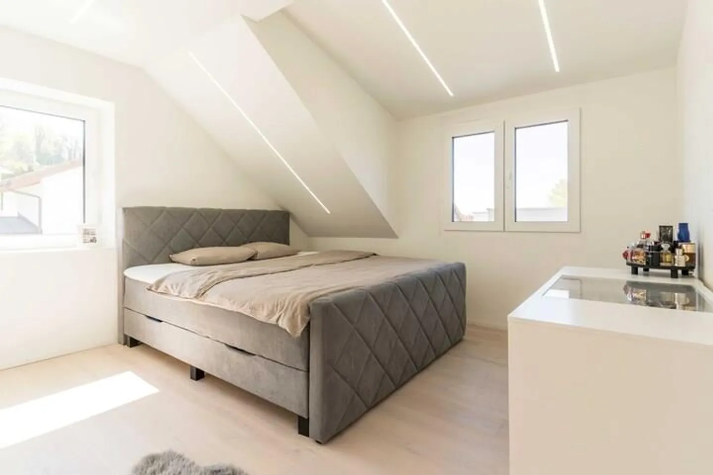 CASA UNIFAMILIARE DI 6.5 LOCALI COMPLETAMENTE RISTRUTTURATA IN POSIZIONE INTELLIGENTE - Foto 5 di 8