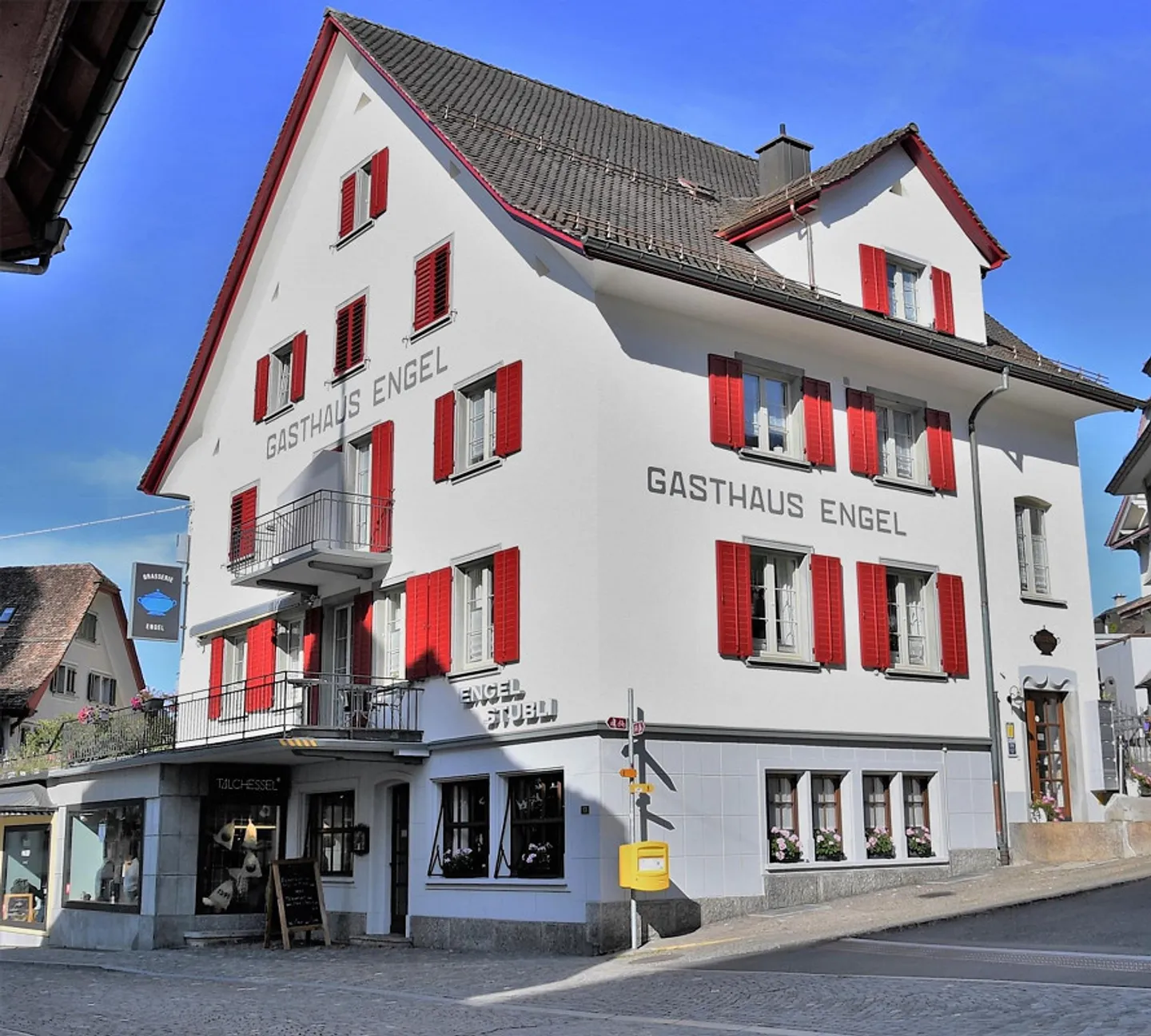 Freshly renovated studio in the village center of Schwyz - Photo 1 of 4