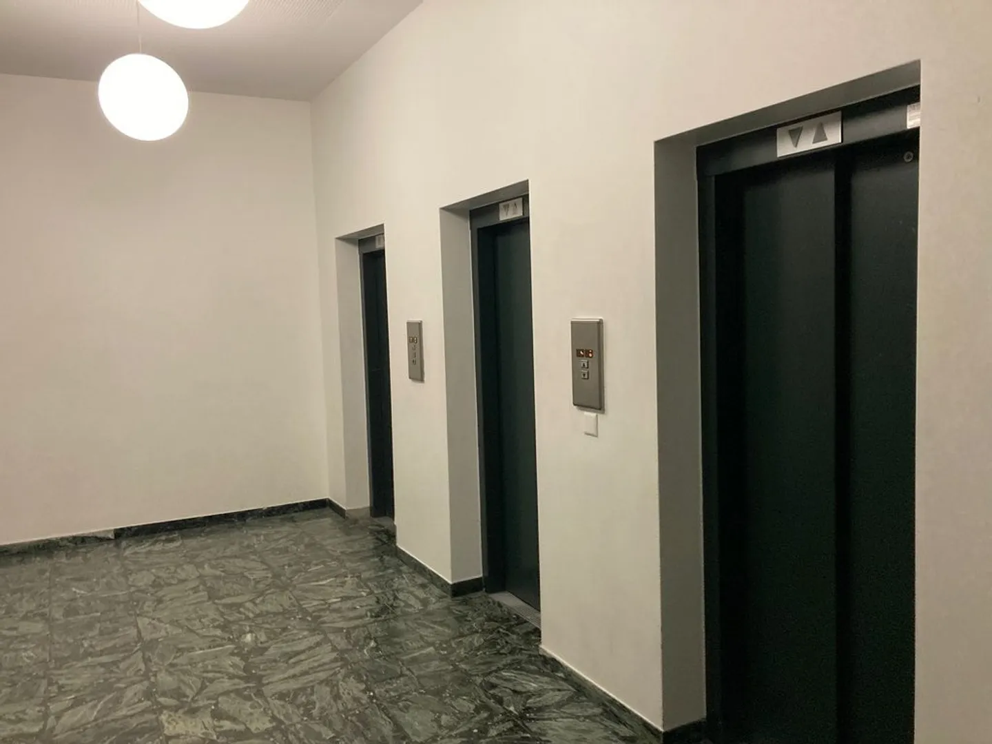 SCHÖNE 2-ZIMMER-WOHNUNG RENOVIERT - Foto 7 von 8