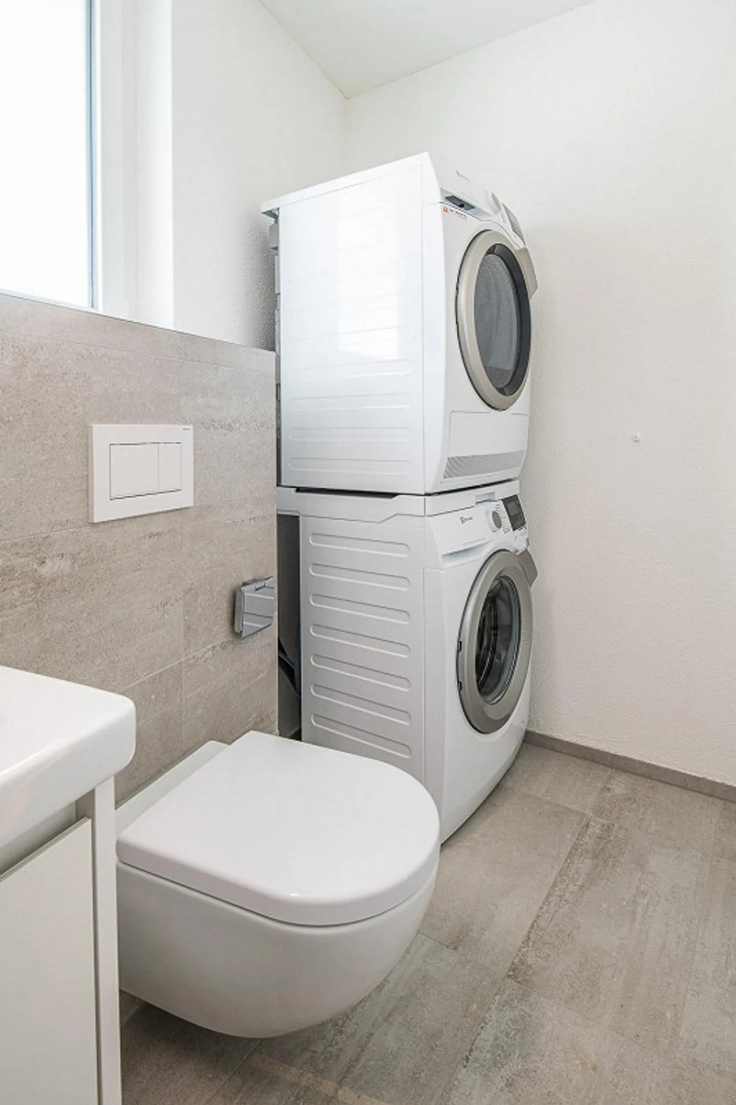 Modern 2.5-room apartment in the heart of Neuhausen! - Photo 11 of 13