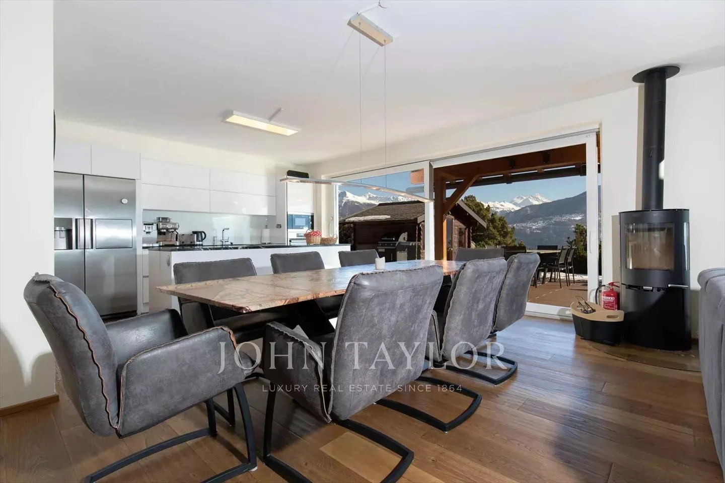 Magnificent Villa in Chermignon d'en haut - Photo 5 of 10