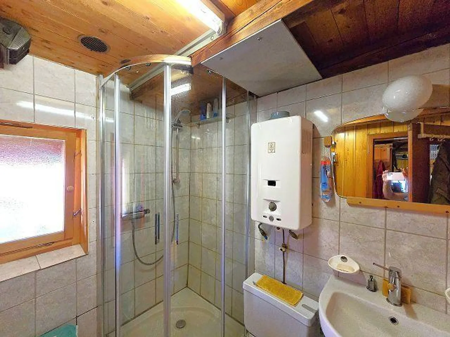 Maison rustique de 3,5 pièces dans un emplacement très calme et ensoleillé avec de belles vues - Photo 16 sur 40