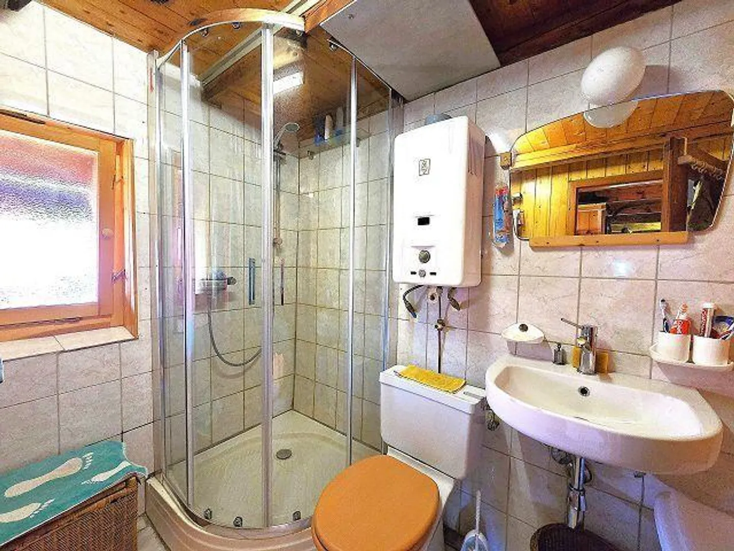 Maison rustique de 3,5 pièces dans un emplacement très calme et ensoleillé avec de belles vues - Photo 17 sur 40