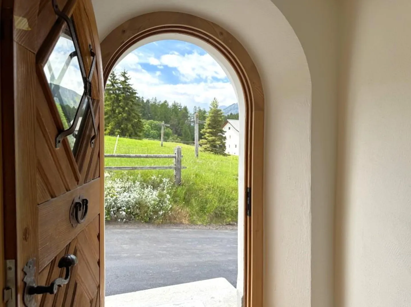 Castle View Included: Historical Gem in Tarasp's Best Location - Photo 5 of 9
