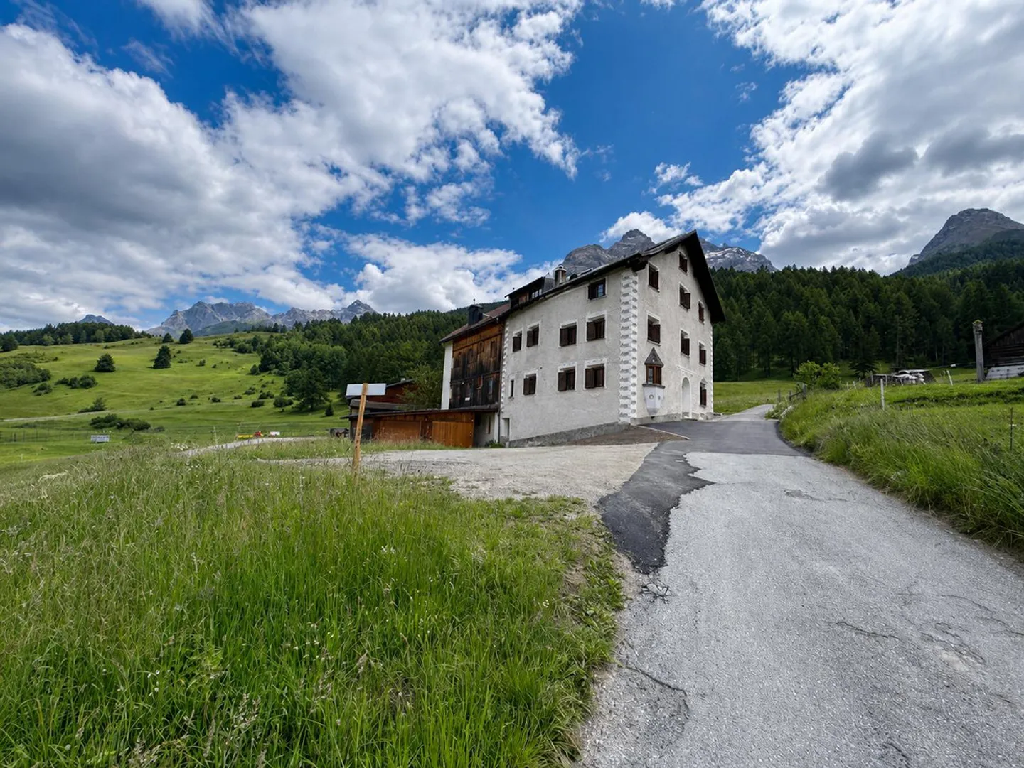 Castle View Included: Historical Gem in Tarasp's Best Location - Photo 7 of 9