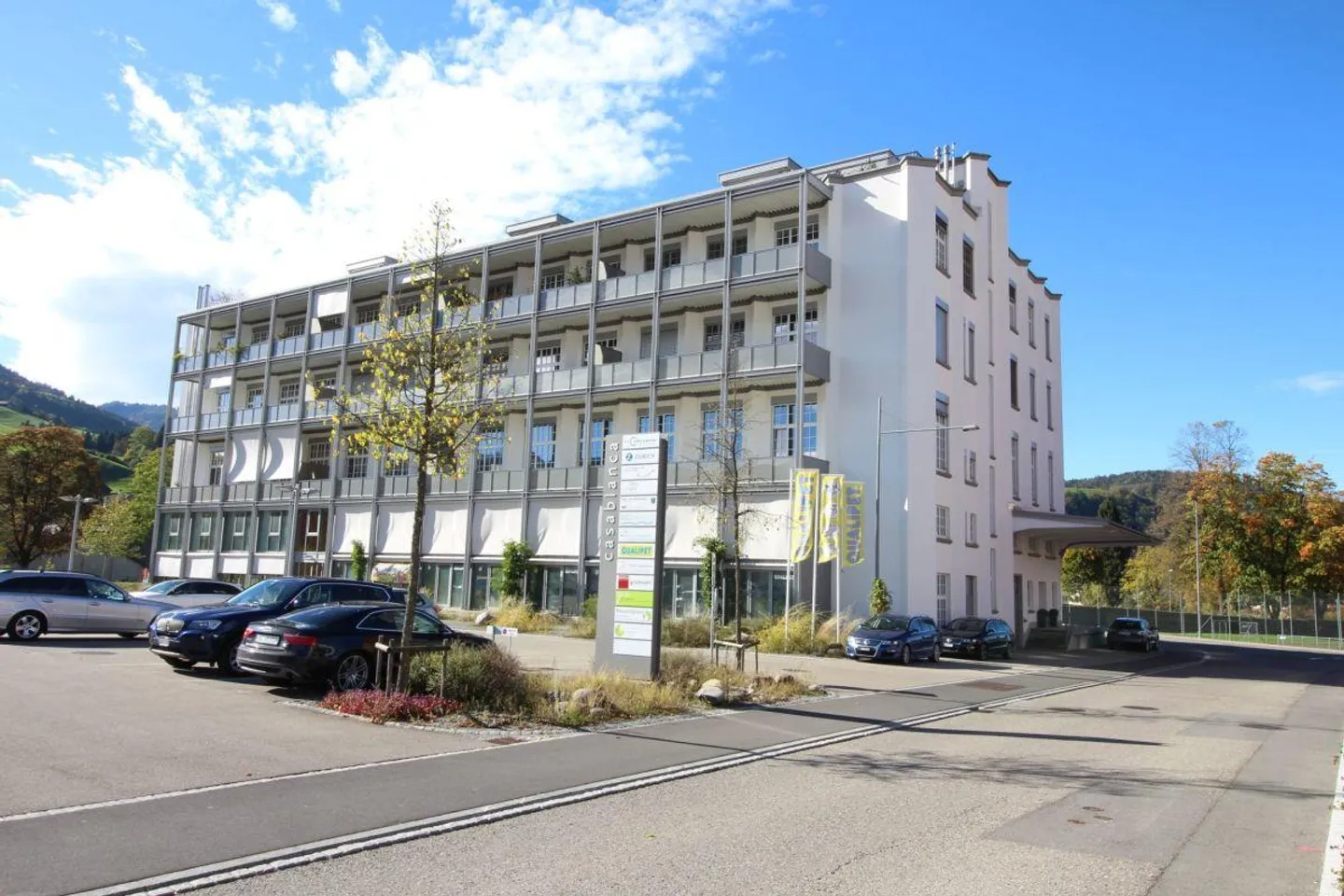 Places de stationnement à louer dans le centre - Photo 2 sur 2