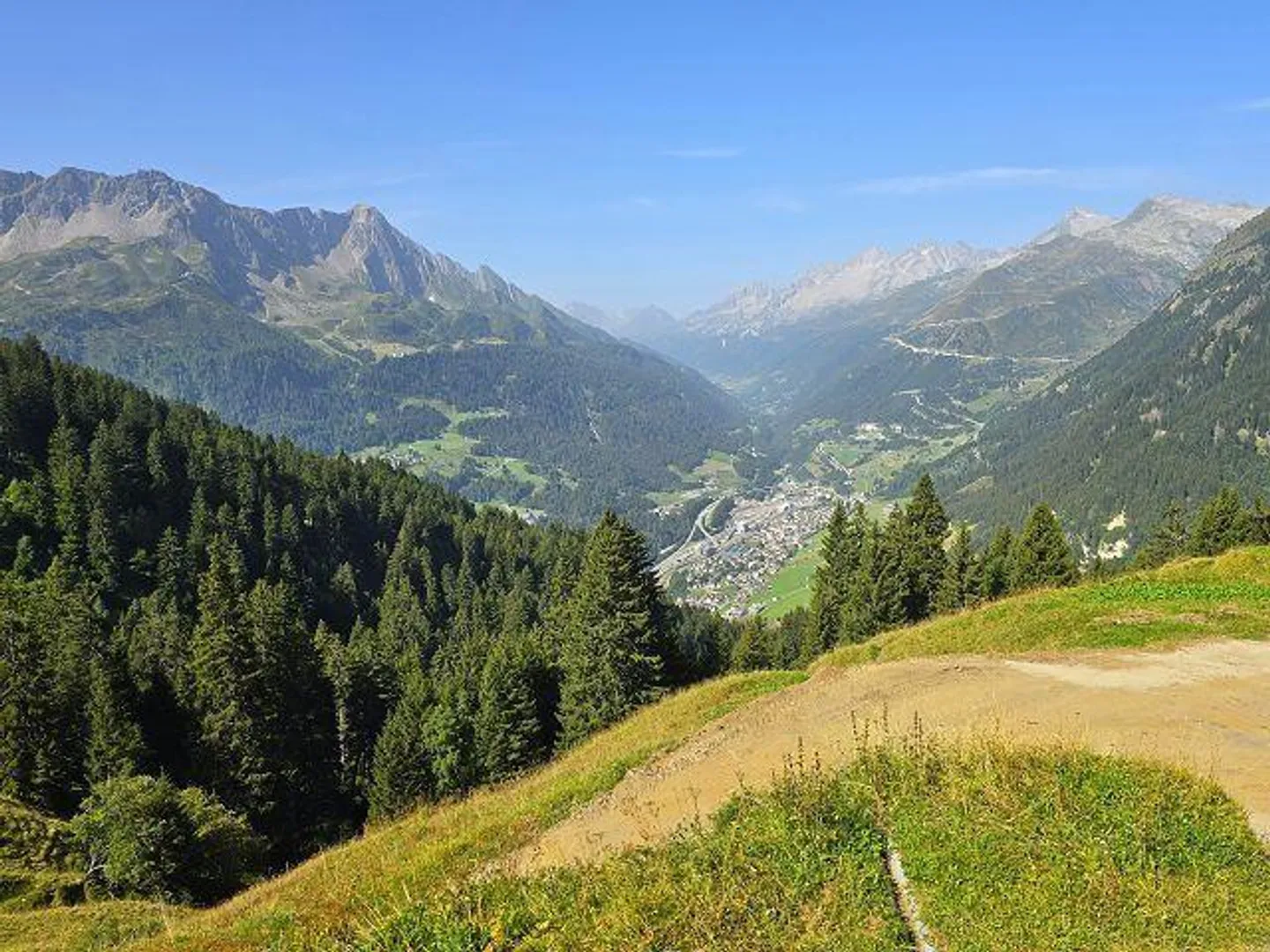 Maison rustique de 3,5 pièces dans un emplacement très calme et ensoleillé avec de belles vues - Photo 33 sur 40