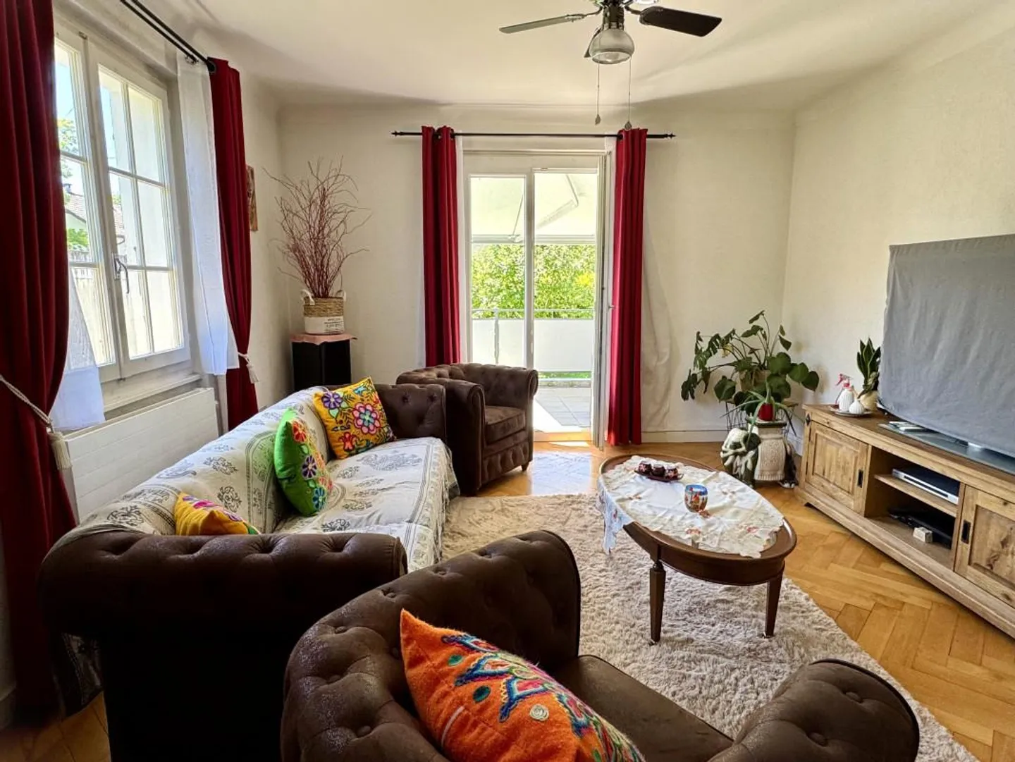 Tolle zentrale Lage für diese Einfamilienvilla mit 5 Schlafzimmern - Foto 3 von 10