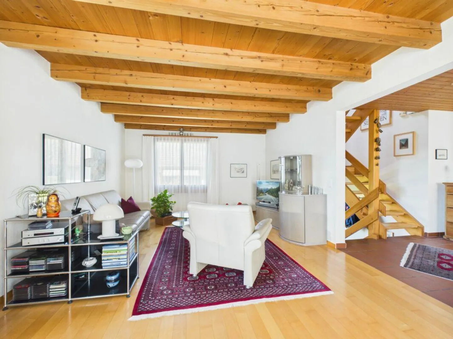 Casa unifamiliare indipendente di 5,5 locali con giardino soleggiato - Foto 4 di 10