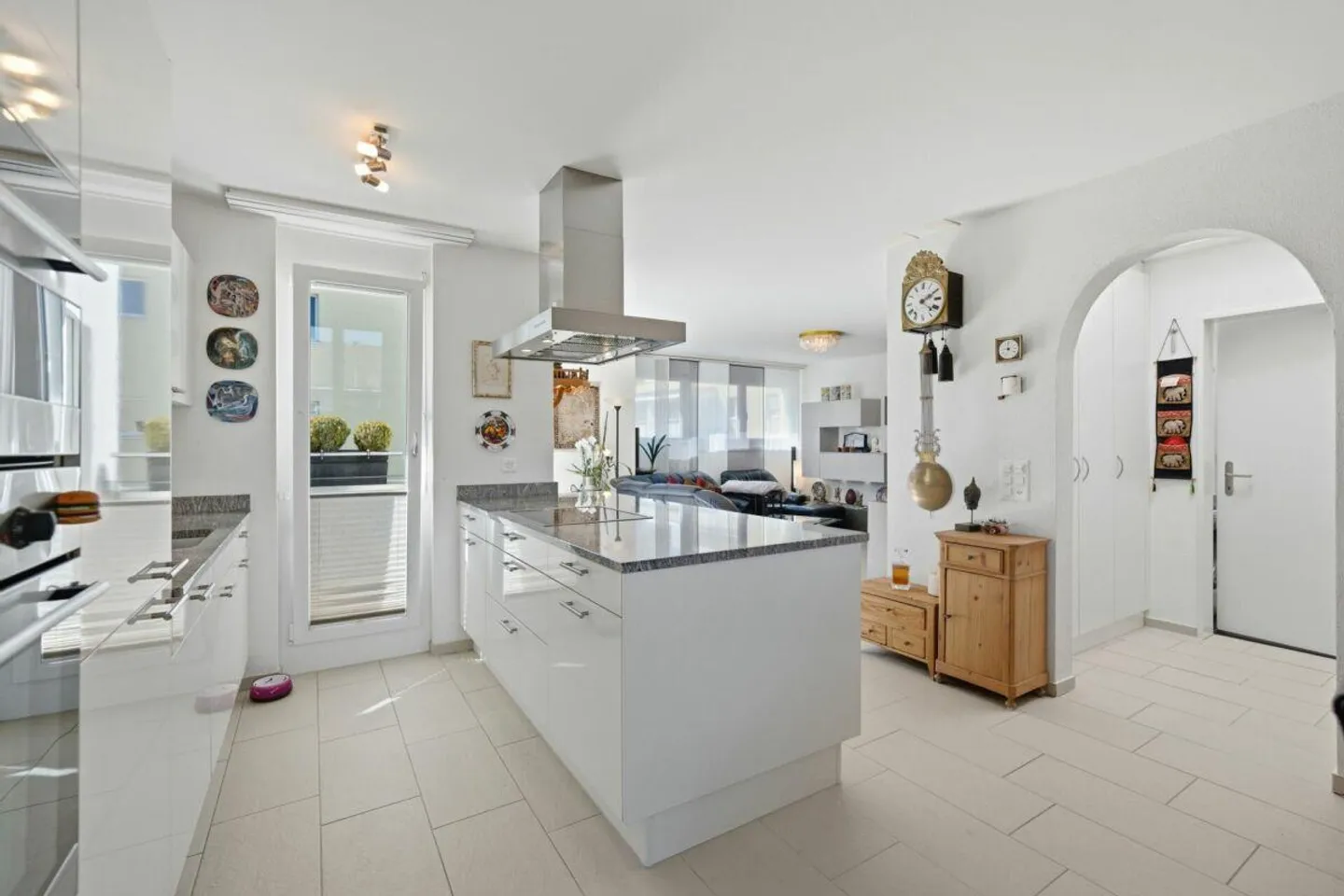 Au-dessus des toits de Dielsdorf : Bijou de toit luxueux avec vue dégagée... - Photo 4 sur 13