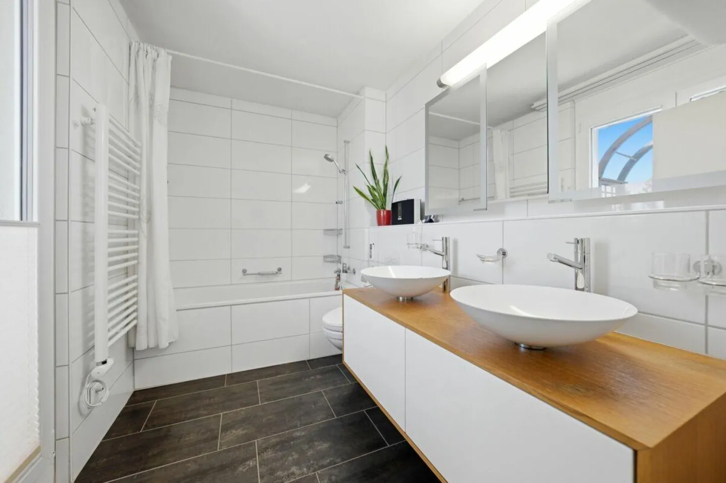 Au-dessus des toits de Dielsdorf : Bijou de toit luxueux avec vue dégagée... - Photo 7 sur 13