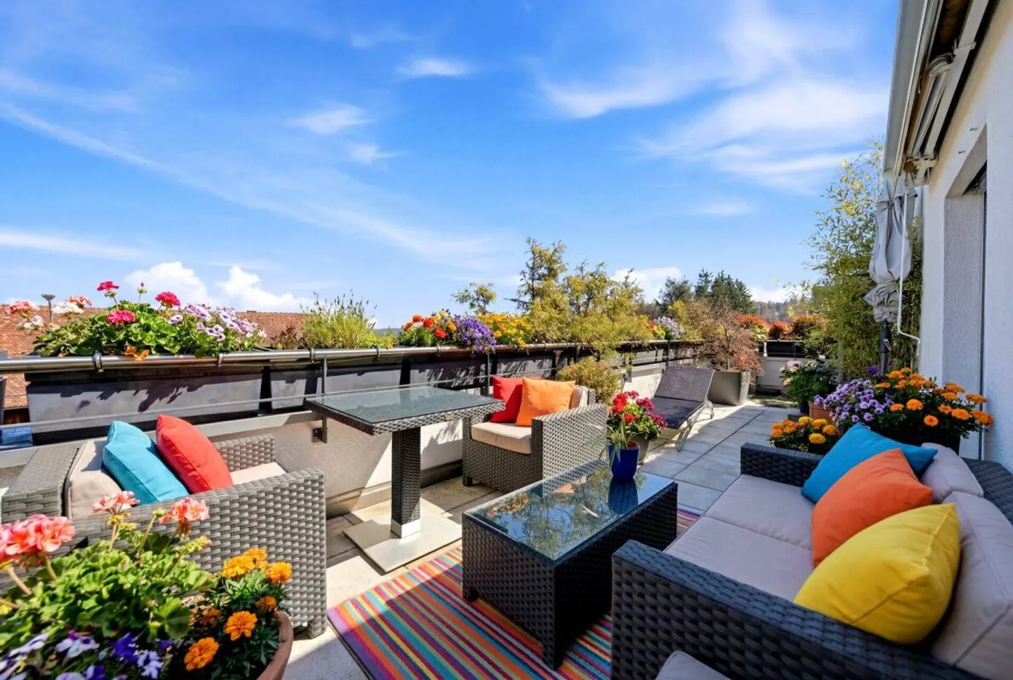 Au-dessus des toits de Dielsdorf : Bijou de toit luxueux avec vue dégagée... - Photo 10 sur 13