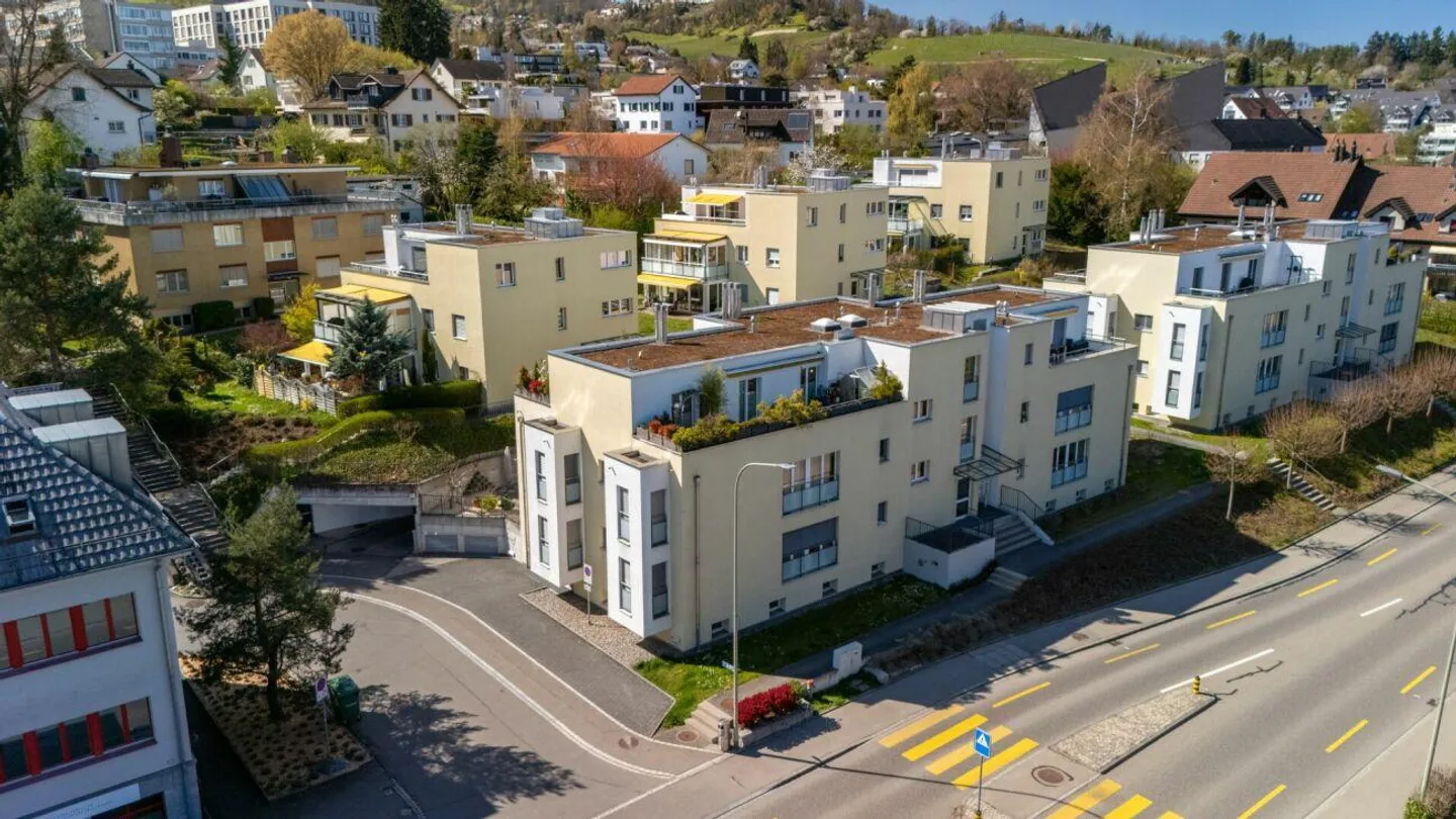 Au-dessus des toits de Dielsdorf : Bijou de toit luxueux avec vue dégagée... - Photo 13 sur 13