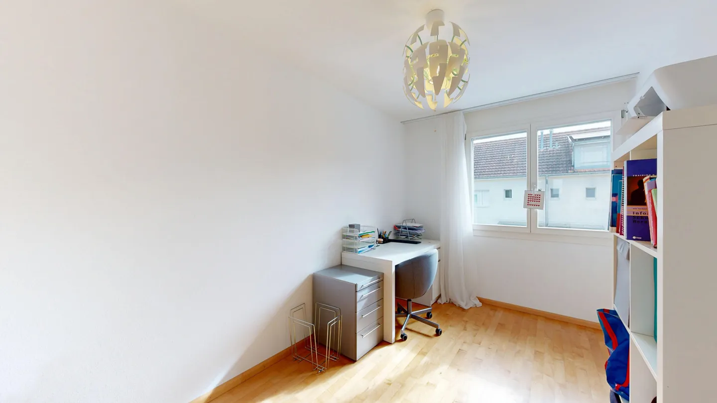 6.5-Room Corner House in Leasehold with Parking Space - Photo 12 of 19