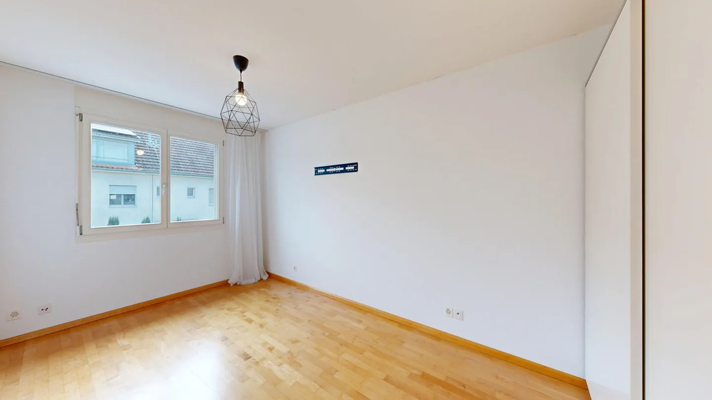 6.5-Room Corner House in Leasehold with Parking Space - Photo 13 of 19