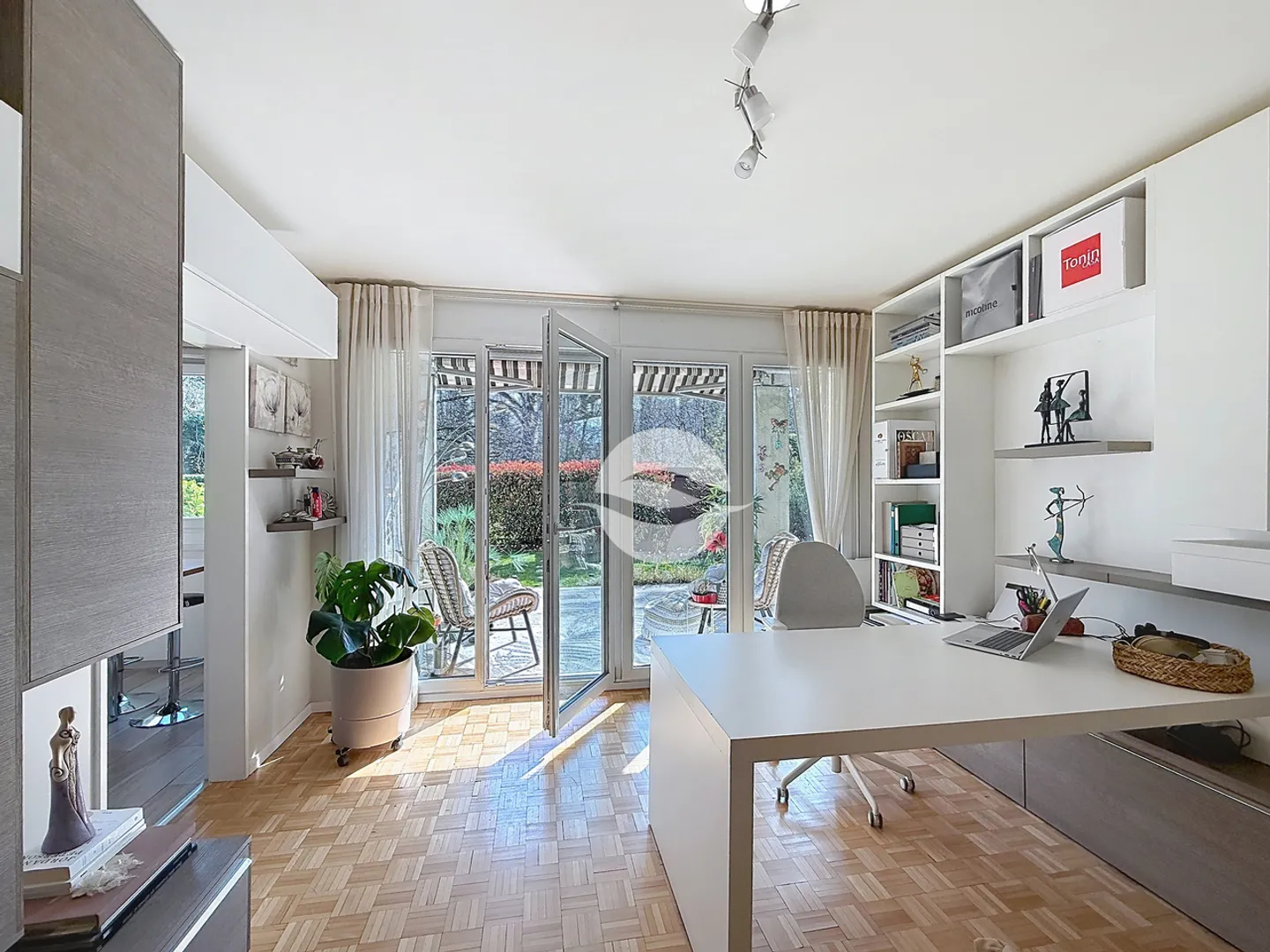 Thônex - BEL APPARTAMENTO ARREDATO DI 5 LOCALI - Foto 3 di 12