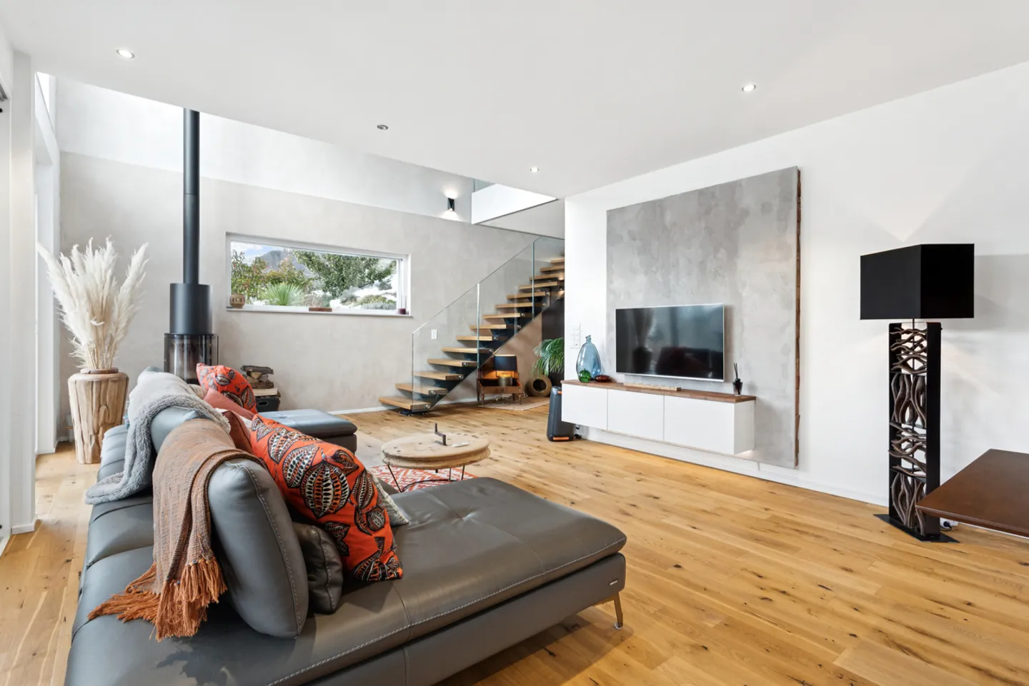 Magnificent individual villa with contemporary design - Photo 1 of 19