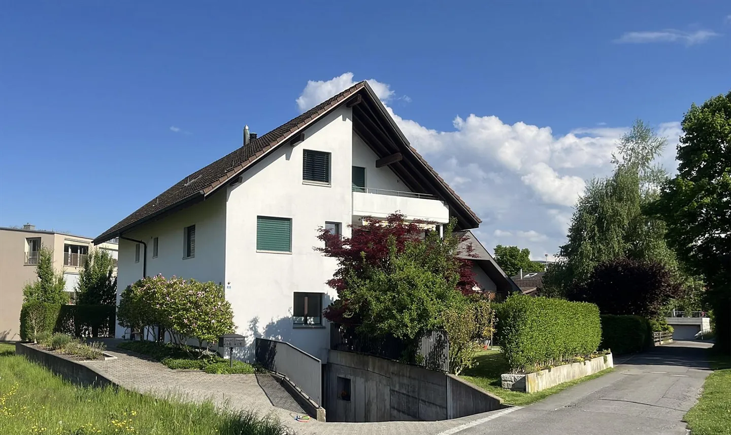 Maison familiale jumelée spacieuse de 6,5 pièces - Photo 1 sur 11