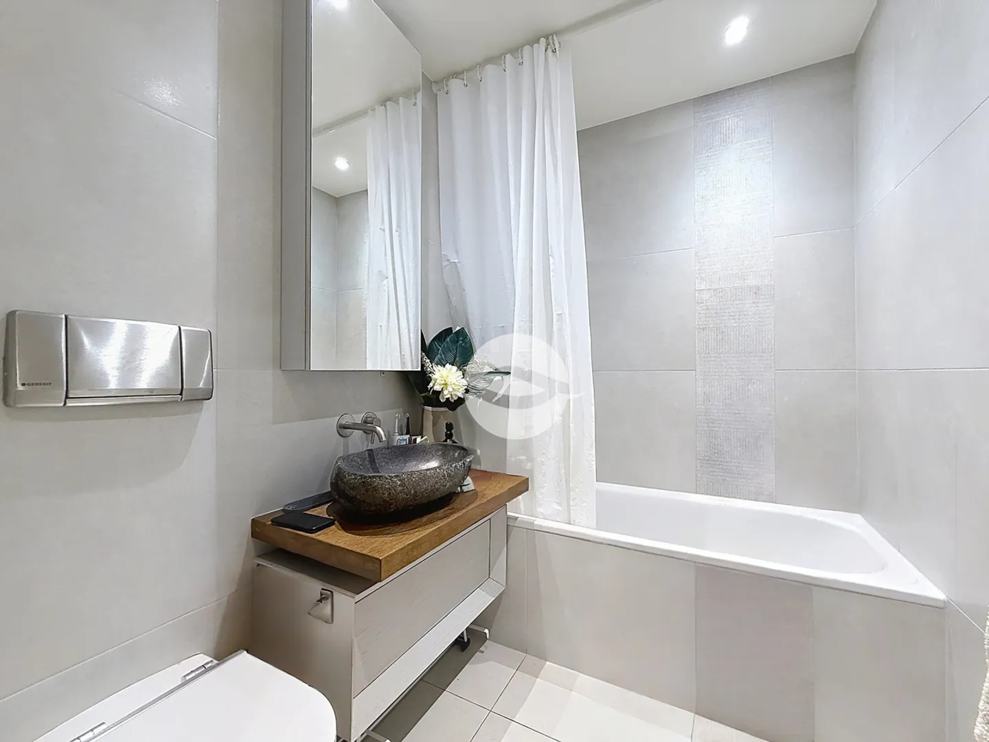 Thônex - BEL APPARTAMENTO ARREDATO DI 5 LOCALI - Foto 9 di 12