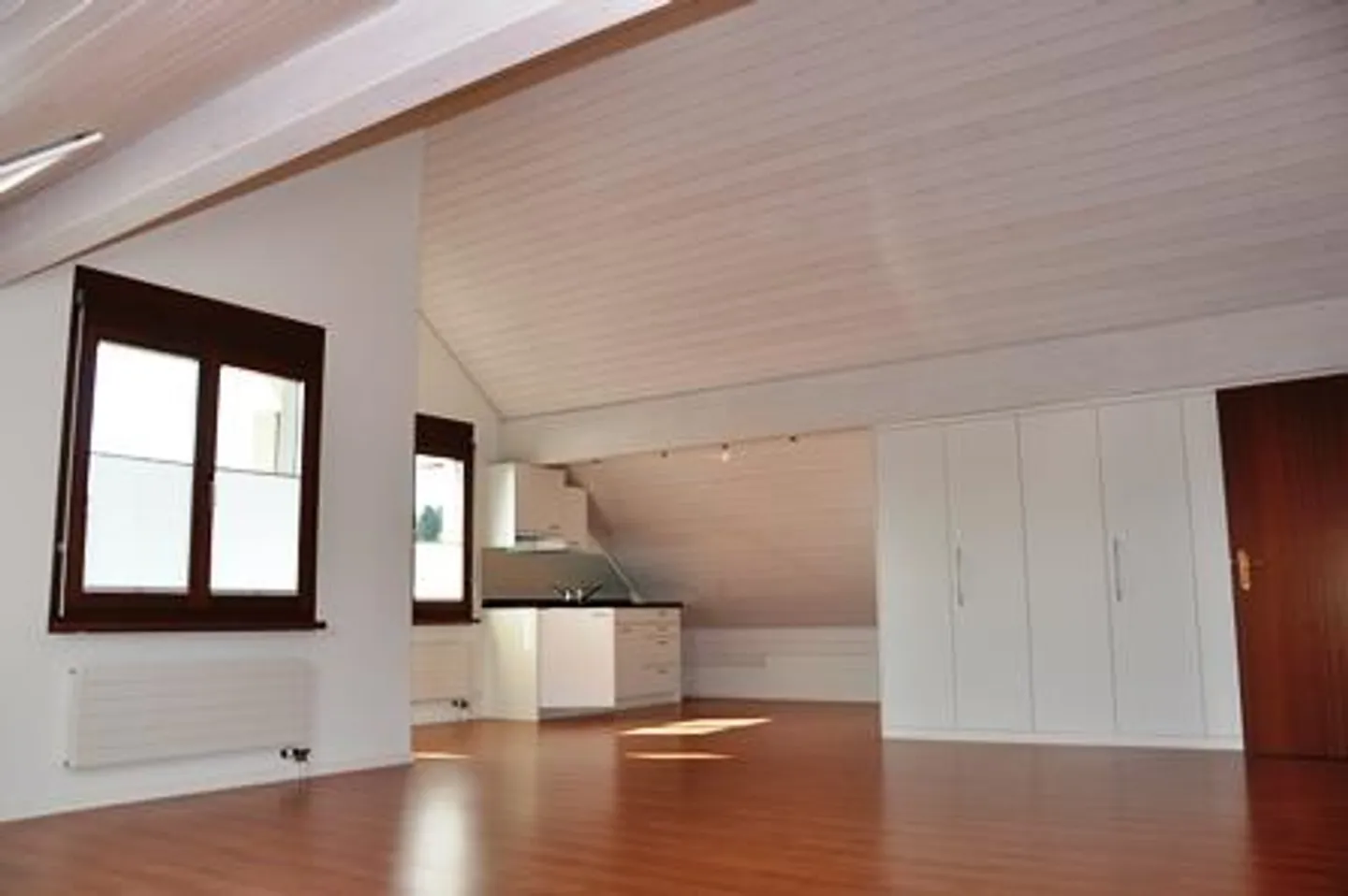 Maison familiale jumelée spacieuse de 6,5 pièces - Photo 3 sur 11