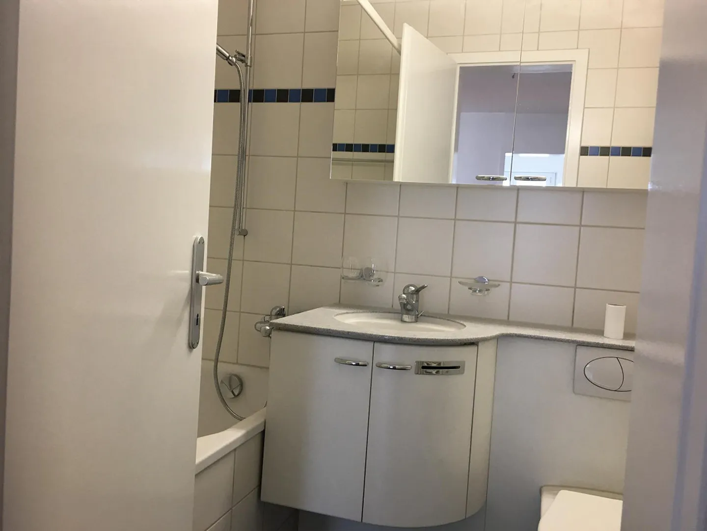 Between Aare and Train Station - Popular Scherzligweg - Photo 5 of 6