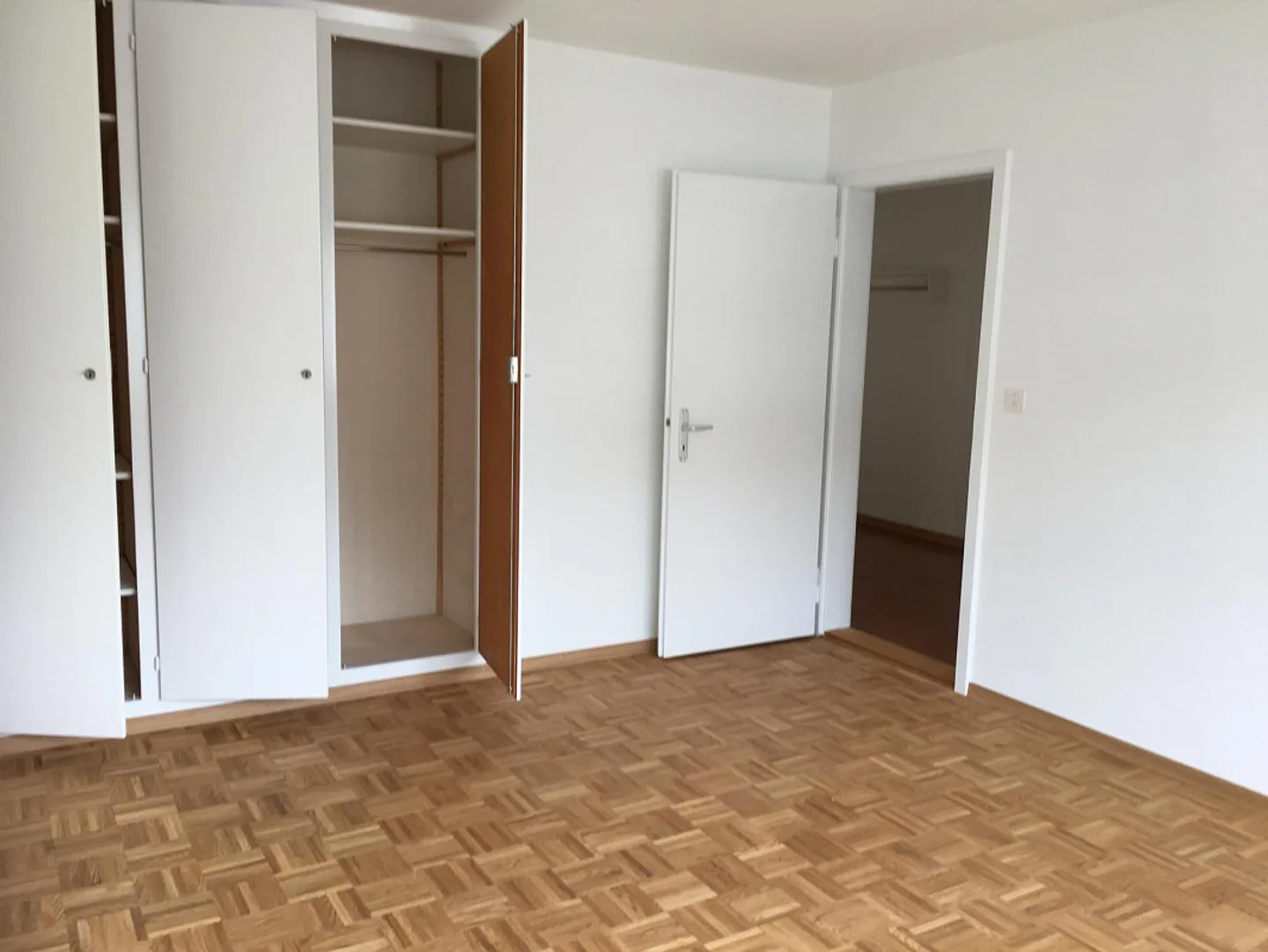 Between Aare and Train Station - Popular Scherzligweg - Photo 6 of 6