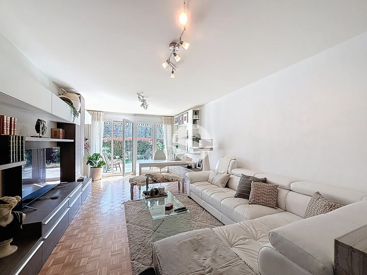 Thônex - BEL APPARTAMENTO ARREDATO DI 5 LOCALI - Foto 2 di 12