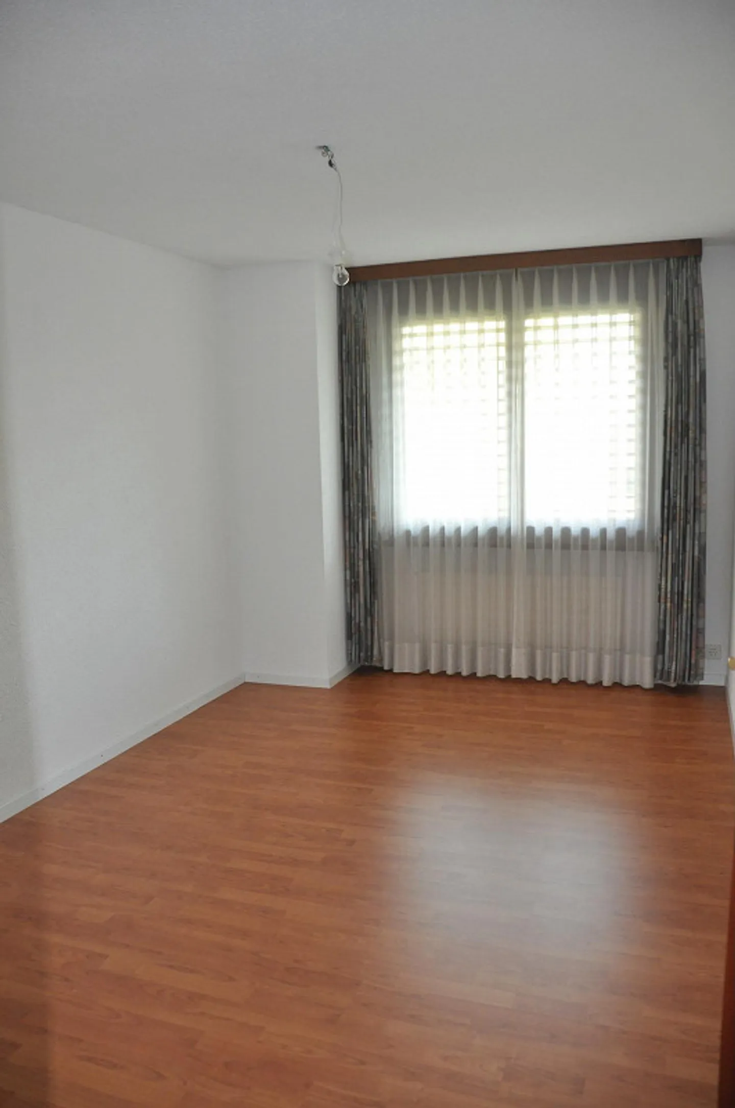 Maison familiale jumelée spacieuse de 6,5 pièces - Photo 5 sur 11