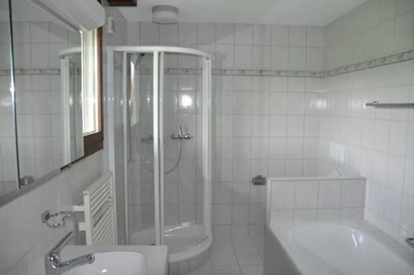Maison familiale jumelée spacieuse de 6,5 pièces - Photo 6 sur 11