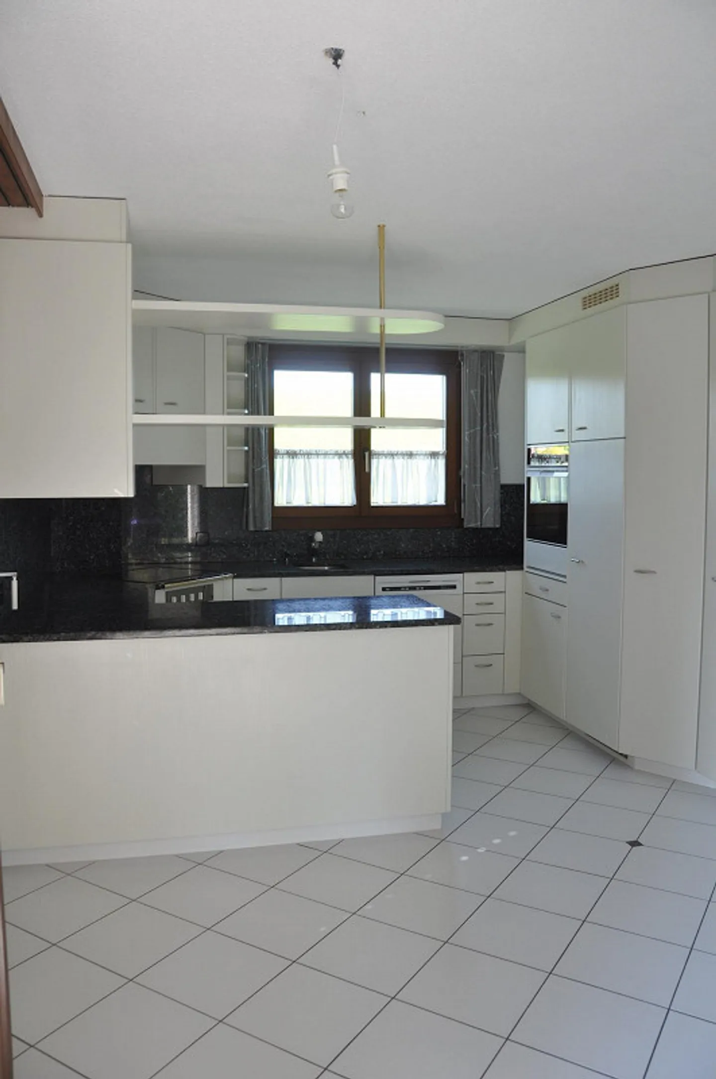 Maison familiale jumelée spacieuse de 6,5 pièces - Photo 7 sur 11