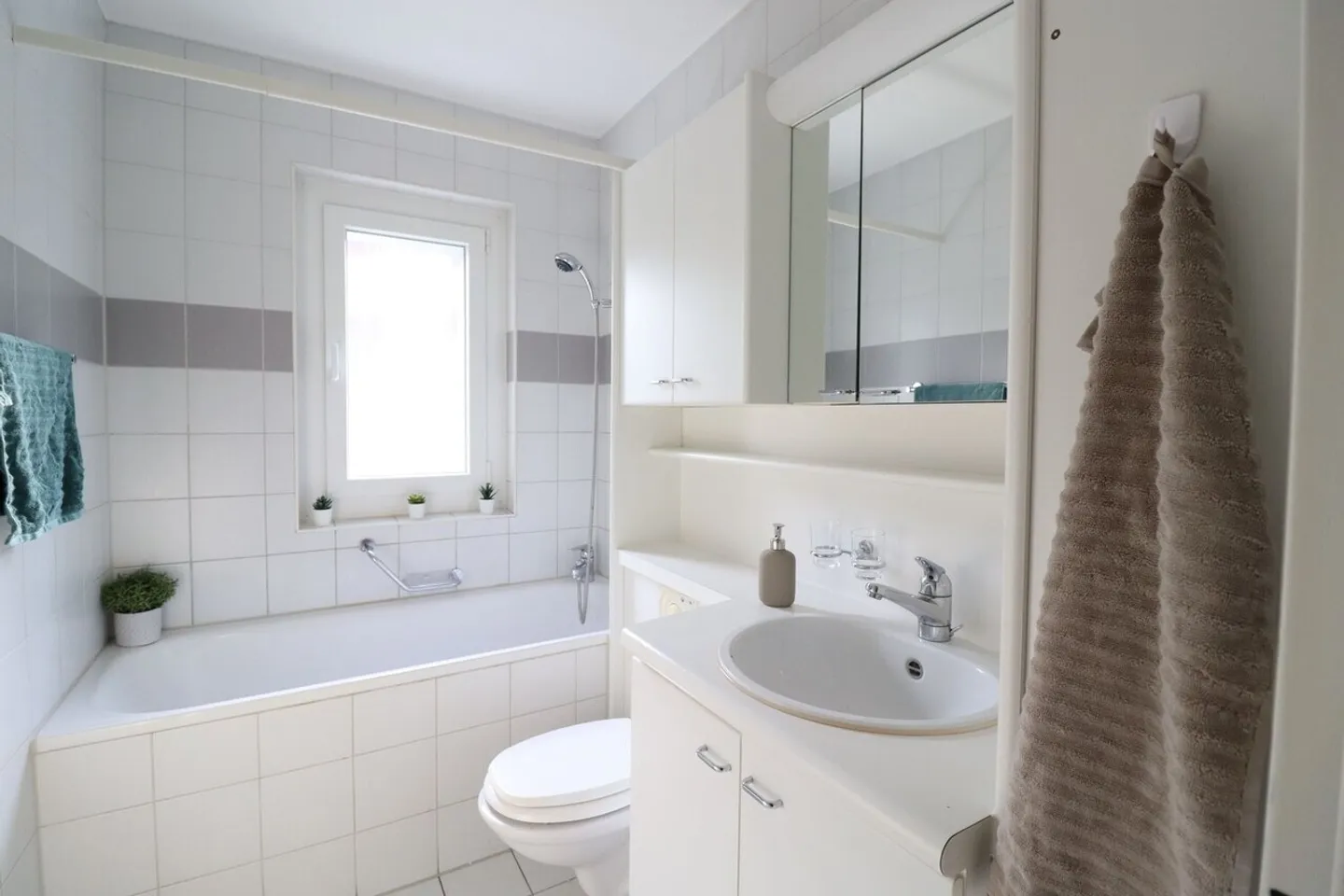 Schöne 4,5-Zimmer-Wohnung im 1. Stock - Foto 8 von 10