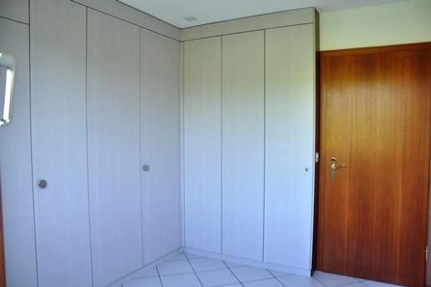 Maison familiale jumelée spacieuse de 6,5 pièces - Photo 10 sur 11