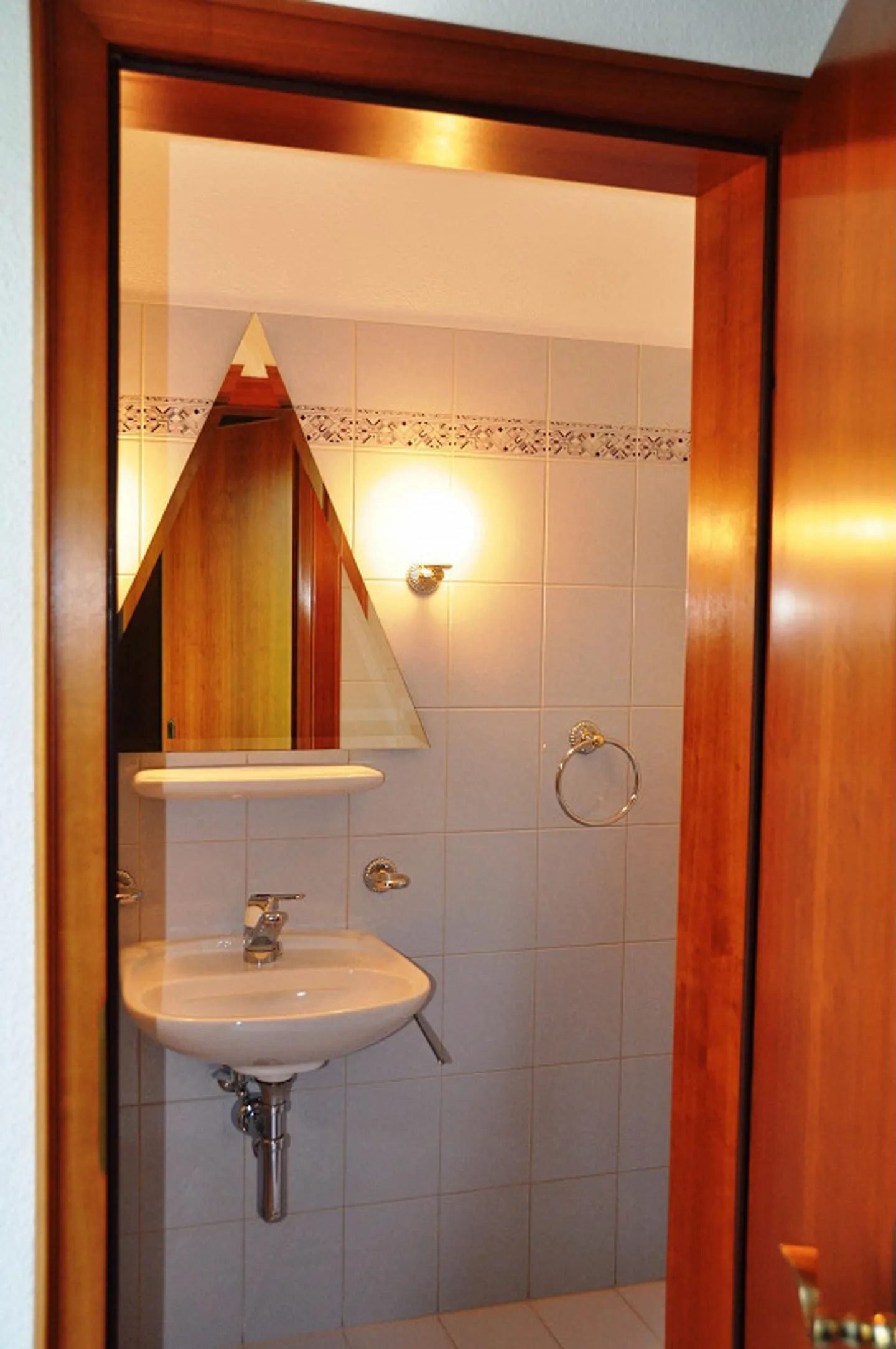 Maison familiale jumelée spacieuse de 6,5 pièces - Photo 11 sur 11