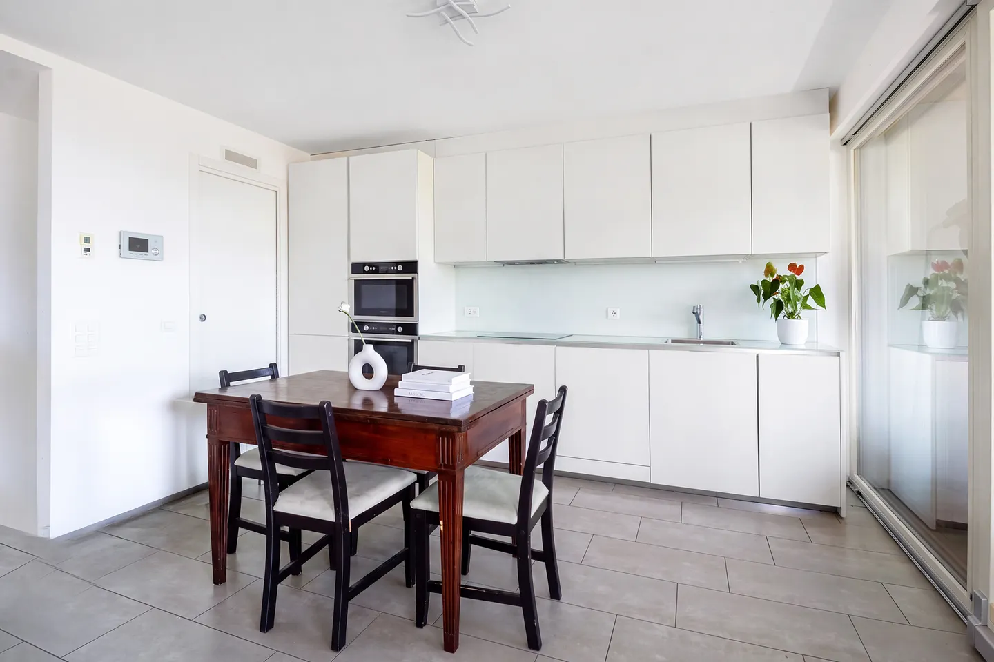 Bright apartment with breathtaking views! - Photo 3 of 6