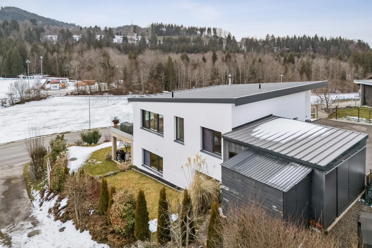 Magnificent individual villa with contemporary design - Photo 17 of 19