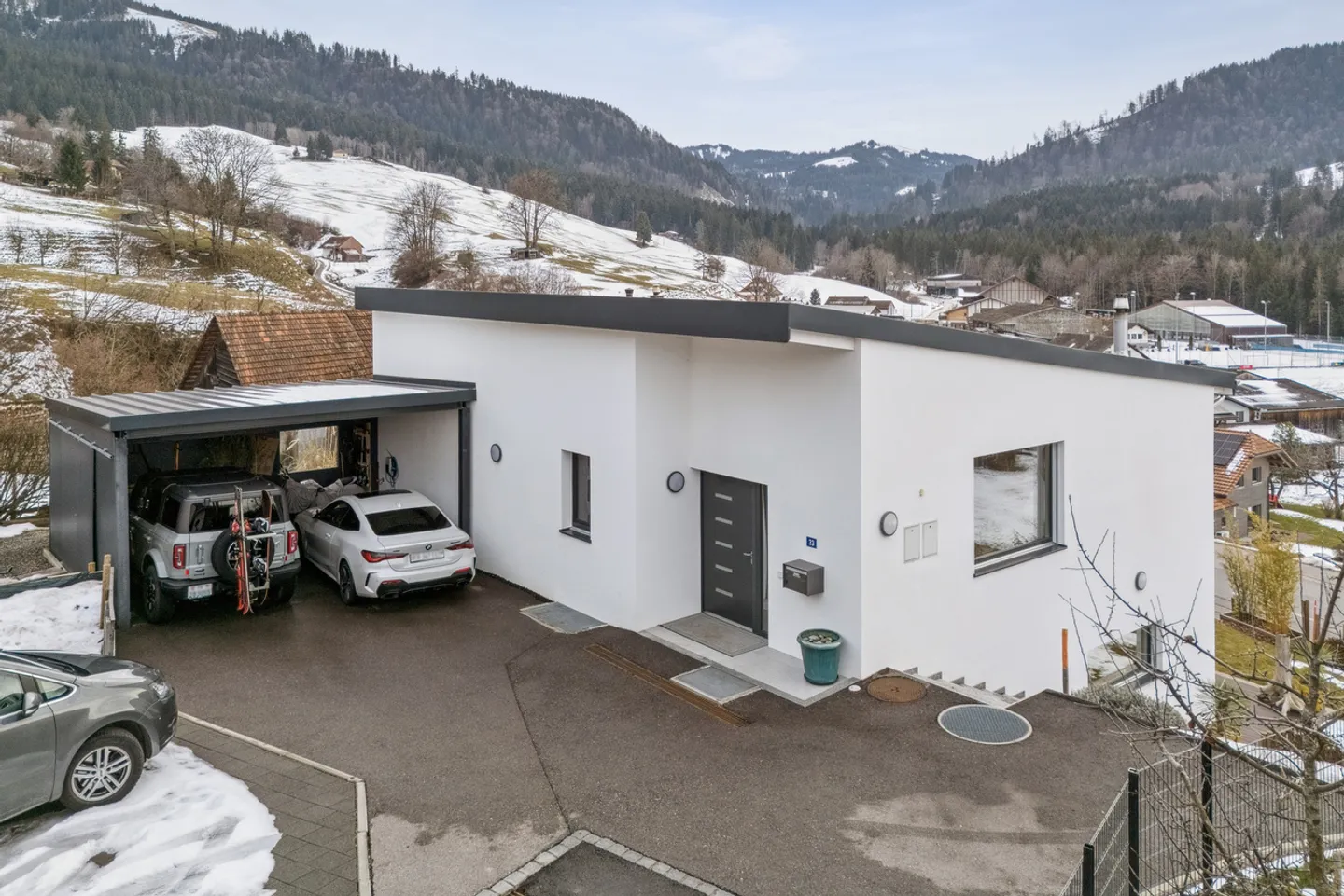 Magnificent individual villa with contemporary design - Photo 18 of 19